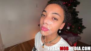 Zerella gives the BEST HEAD for XMAS - XNXX.COM