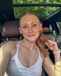 Taryn Lee's Instagram, Twitter & Facebook