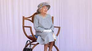 Queen elizabeth ii smiles during the g7 summit on june 11, 2021. Ptwmepuffdbxym
