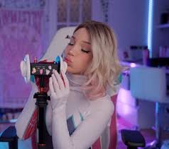 Pushed a new ASMR video on YT, seems like I finally mastered the sound  settings to make it sound like ASMR lel