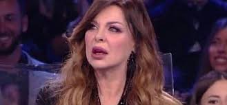 Per un po' anche cantante, è nei primi anni '80 muove i primi passi nelle radio locali e nel cinema, partecipando come comparsa in vari film celebri come sapore di mare. Alba Parietti Contro L Ex Marito Franco Oppini Che Succede Donne Magazine