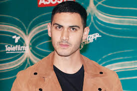 Su popularidad ha ido en un rápido ascenso desde que protagonizó la serie 'oscuro deseo' junto a maite perroni. Alejandro Speitzer Pide A Netflix El Doble De Sueldo Que Maite Perroni El Siglo De Torreon