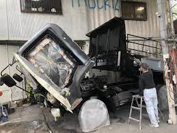 いすゞフォワード isuzu dump truck ダンプの全塗装作業 白色から黒へ全塗装を行ないます トラック123のお仕事 ダンプ 車の修理 トラック