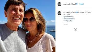 I due si sono conosciuti a bologna, città natale del cantante si è trattato di una cerimonia privata alla quale hanno partecipato solo i parenti e gli amici stretti. Gianni Morandi E Anna Dan Il Figlio Le Foto E 26 Anni D Amore La Love Story Dilei