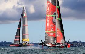 As the teams rounded the second gate a poor tack from team new zealand saw them momentarily drop off the foils again, as luna rossa closed the gap. 9ewrpbbrx U3em