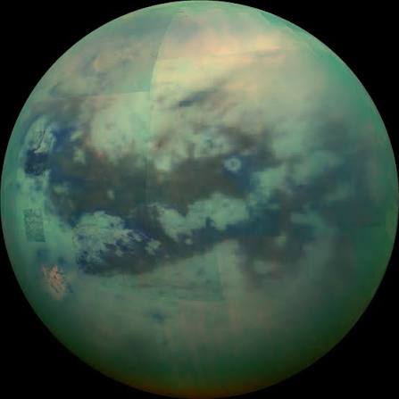 La luna Titán de Saturno —más grande que el planeta Mercurio y la única luna  conocida de nuestro sistema solar que posee una atmósfera densa— es uno de  los lugares más prometedores