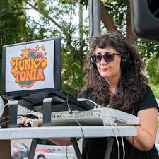 Doncs va quedar una sessió de divendres repleta de moments meravellosos!!!!  Fotos de @dreynaldo @taccatalunya @catalunyafilmf @cortoespana @mundoplustv  @terrorweekend @radiocornella @walpurgisqueerfestival @autotrackingfest  @butfilmfestival ...