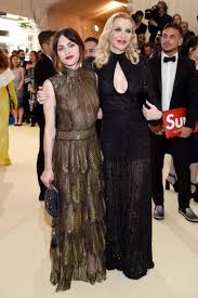If you have good quality pics of frances bean cobain, you can add them to forum. Frances Bean Cobain Steckbrief News Bilder Gala De