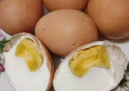 Telur, salah satu bahan masakan yang mengandung protein dan gizi yang tinggi serta harganya yang ekonomis, bisa dimasak dengan berbagai macam resep. Resep Membuat Telur Asin Dari Telur Ayam Ras Radea
