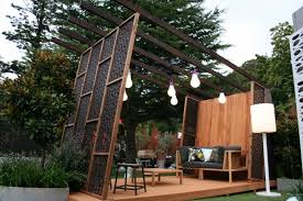 Stores Dans Le Jardin 36 Idees Pour Proteger L 39 Espace Prive Espace Idees Jardin Prive P Balkon Sichtschutz Sichtschutz Im Freien Sichtschutz Garten