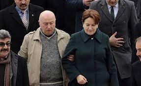 Kendisinden önce doğan 3 kardeşi yaşamamış. Aksener Tuncer Aksener Le Ilgili Sirrini Acikladi
