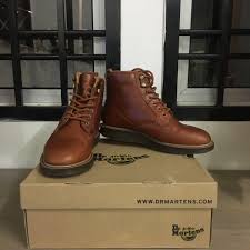 Contextual translation of tapak kasut in english into english. Dr Martens Omari English Tan Analine Men S Fashion Footwear Sneakers On Carousell