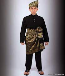 Namun, kini pelbagai variasi rekaan baju melayu telah dihasilkan. Baju Melayu Tradisional Cekak Musang
