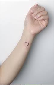 Kleine tattoos haben ist nette idee, die sich jedem gut fügt. 24 Einfaches Kleines Herz Tattoo Design Fur Frau Am Valentinstag Um Ihre Liebe Zu Zeigen Gendercalculation Com