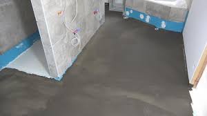 Ist das bad schmal und schlauchig? Grosse Bodenfliesen Verlegen Teil 1 Erste Fliesenreihe Verlegen Anleitung Diybook At