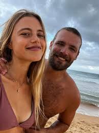 Hi everyone! We are Bautista and Florence 👩🏼‍🌾👷🏼‍♂️ and we are  currently looking for farm or any rural jobs. We are both experienced in  strawberry picking, farm work and also packing. 🔨