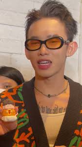 Thương lắm mới mua choa Dì Lệ đóoa #KayTran #QuocThien #AnhTraiVuotNga...