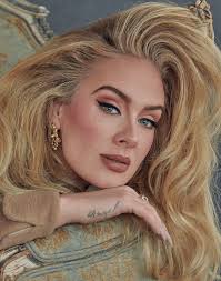 Solo un promemoria che Adele ha solo 35 anni. Perché il suo stilista  insiste nel farla sembrare 60enne. : r/fashion