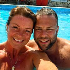 Hi, currently getting rid of lots of clothes/coats etc. different sizes and  pieces. I'm just wondering if anyone knew of somewhere that would take them  for either homeless or refugees in need