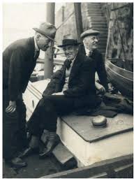 Dětství strávil převážně touláním se po brooklynských končinách mary projects a zde také začal navštěvovat střední školu, kde se zároveň seznámil s… Os Preface Developments In The Science And History Of Tides