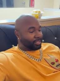 Woman confronts business partner over financial issues