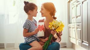 Una madre es alguien que te apoya cuando lloras, que se enorgullece cuando tienes éxito y tiene fe en ti, incluso cuando tú no la tienes. Guia De Regalos Para El Dia De La Madre Casas Nuevas Aqui