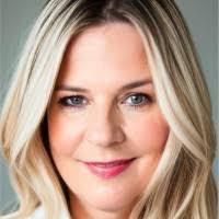 Lora White's Instagram, Twitter & Facebook