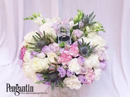 Pelbagai jenis kasut boleh anda hadiahkan sebagai barang hantaran lelaki bajet dan simple. Nasihat Pereka Gubahan Kalau Nak Hantaran Lebih Terserlah Pesona Pengantin