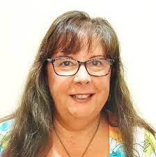 Robyn Bowen's Instagram, Twitter & Facebook