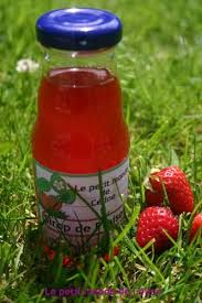 Sirop De Fraises Maison Le Petit Monde De Celine Sirop Fait Maison Sirop De Fraise Sirop Maison