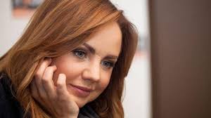 Певица уже более недели находится в медикаментозном сне. Aafwwnnkwhh7wm