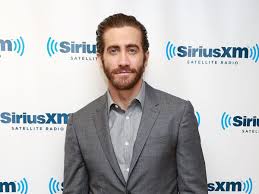 Gyllenhaal was joined on his walk by model jeanne cadieu, and according to e! Jake Gyllenhaal Prisoners Star Mit Neuer Freundin Bunte De