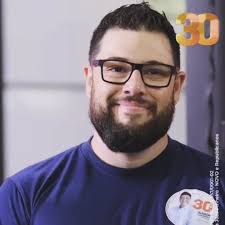 Vendo algumas peça pra quem quer deixa o palio rebaixado kit preprado pra  andar baixo. Chapa do cárter câmbio e uma chapa do tanque combustível 600  reais Suspensão fixa semi nova 550