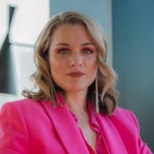 Karen Hartline's Instagram, Twitter & Facebook