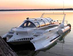 Powered By Twin 440 Hp Inboard Diesels For A Total Output Of 880 Hp The Hyper Sub Has A Maximum Surface Speed Of 40 Knots And A Ma Cool Boats Speed Boats Boat