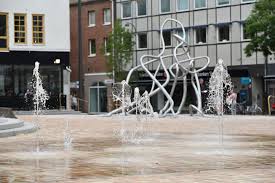 Nu river vi byggstängslet och öppnar vårt nya fina stora torg. Eslovs Kommun Publicacoes Facebook