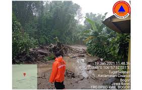 Banjir bandang melanda kawasan gunung mas, cisarua, bogor. Xssxpuh Gmmzlm