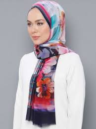 Aker Desenli Sal Modelleri Moda Tesettur Giyim 2020 Sal Moda Model