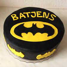 Download gif pie, or share kuchen animation you can share gif batman with everyone you know in twitter, facebook or instagram. Batman Kirsch Fondant Torte Batman Kuchen Fondant Torte Rezept Geburtstag Torte Mit Fondant Rezept