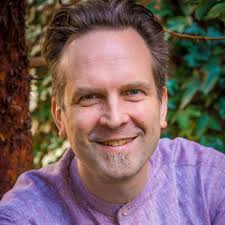 Our Team — Kwusen Research & Media