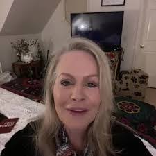 Dana Bemis's Instagram, Twitter & Facebook