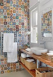Lieu d'hygiène familiale, la salle de bain colorée invite de plus en plus les couleurs pour les amoureux de pureté et d'élégance. Quelques Idees Pour Le Carrelage Salle De Bain En Couleur