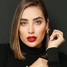 A quantidade de mães solos é a mesma de “pais solteiros”, visto que é  preciso dos dois para fazer um filho. Por qual motivo então só a mulher é  julgada? E ainda