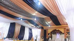 Bunga dipasang di setiap sudut tenda. Paket Pernikahan Di Rumah Puspita Anggita Wedding Organizer