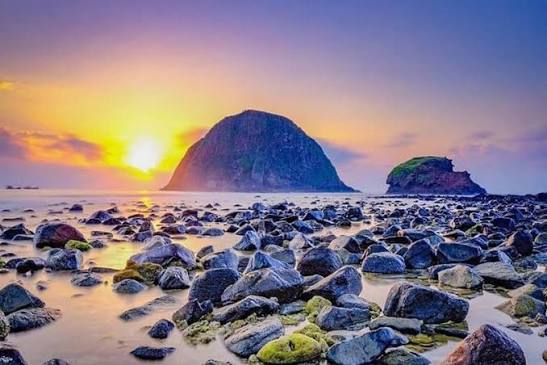 Hòn Yến Phú Yên: Vẻ đẹp mê hoặc của biển đảo xứ Nẫu