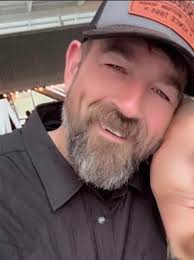 Can someone photoshop a face into a family photo?