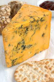 シュロップシャー ブルー イギリス ブルー チーズ クラッカーと素朴なパンを添えての写真素材・画像素材 Image 22949899