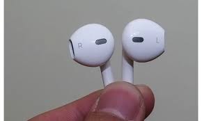 The New Iphone Is Rumored To Come Equipped With Redesigned Headphones Answer On Sept 12th Iphone Earphones Apple Earphones Apple Headphone