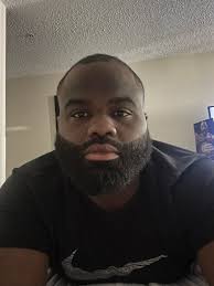 can yall photo shop a snake next to her 😭