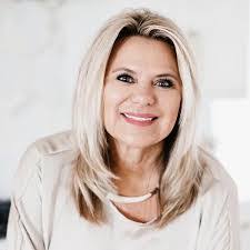 Kerrie Johnson's Instagram, Twitter & Facebook